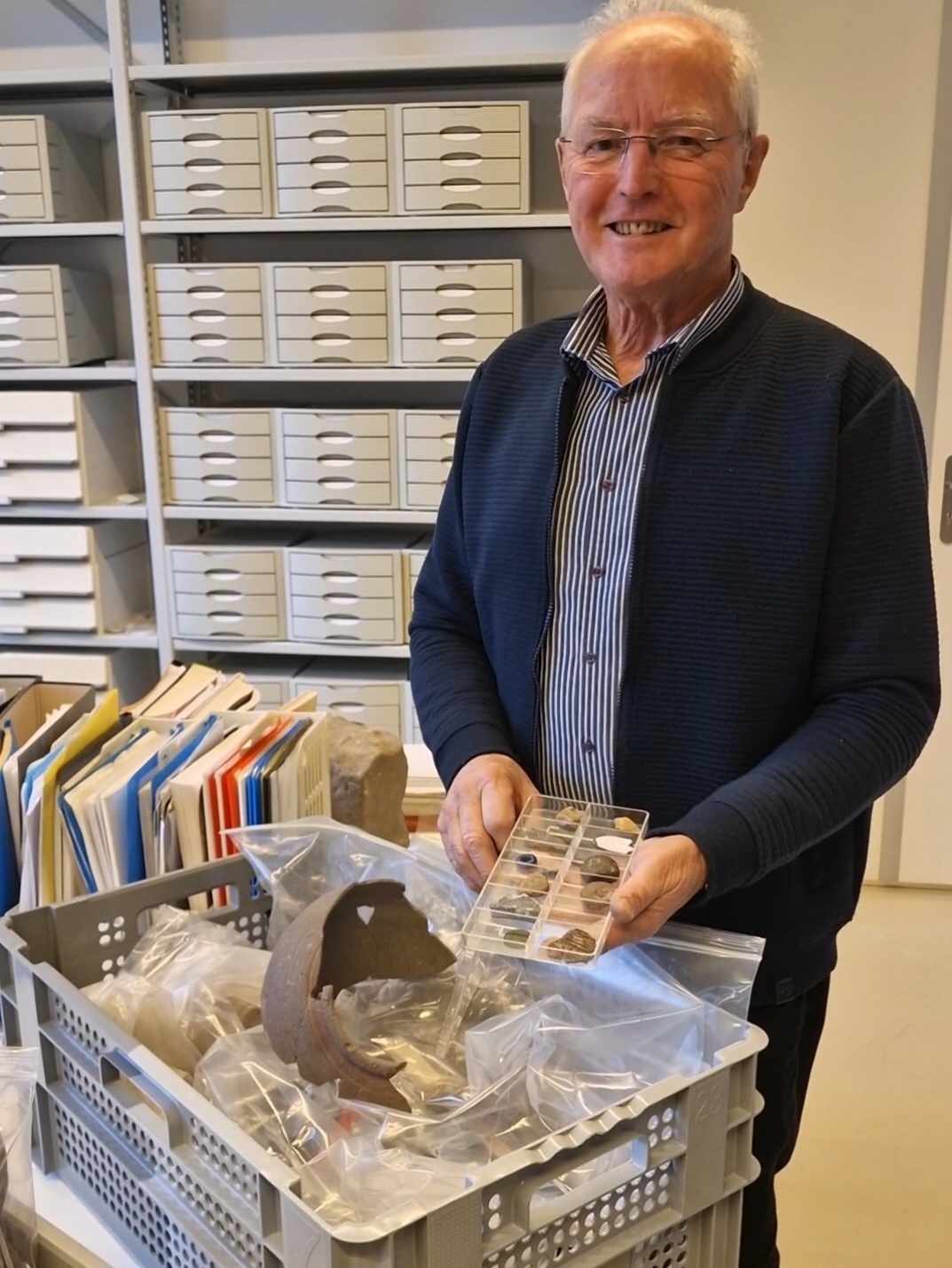 Harry Olie ging als jongere in Alkmaar Noord de afgravingen in Alkmaar Noord af. Hij droeg voor dit project archeologisch vondstenmateriaal aan zoals scherven, waterputten en gebruiksvoorwerpen.